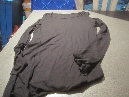 Pullover ca. Grösse S, schwarz, Schulter