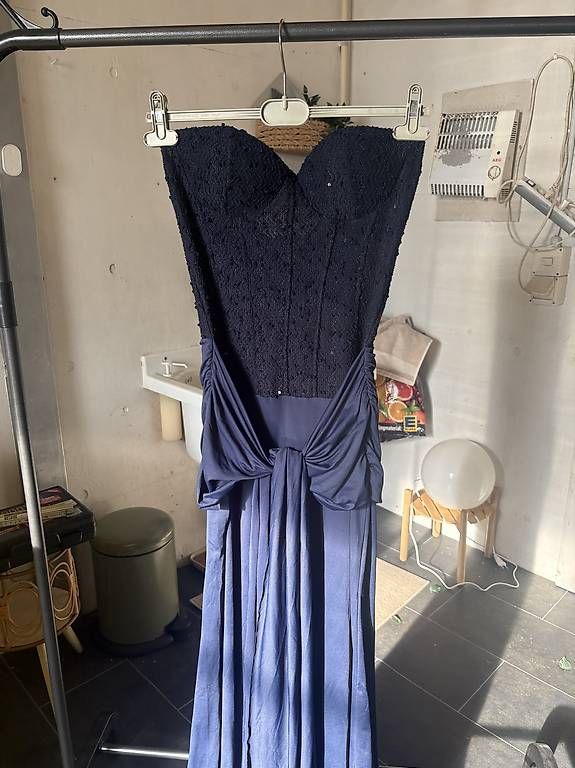Robes: Dunkelblaues Abendkleid – D'occasion à Hellikon par ind_m7n8