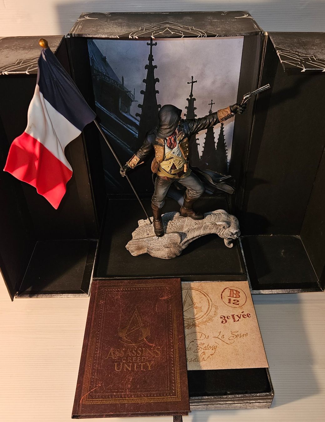 Statuette: Assassin's Creed UNITY Notre Dame Figur – Usato da Münchenstein venduto da vitalfit 3