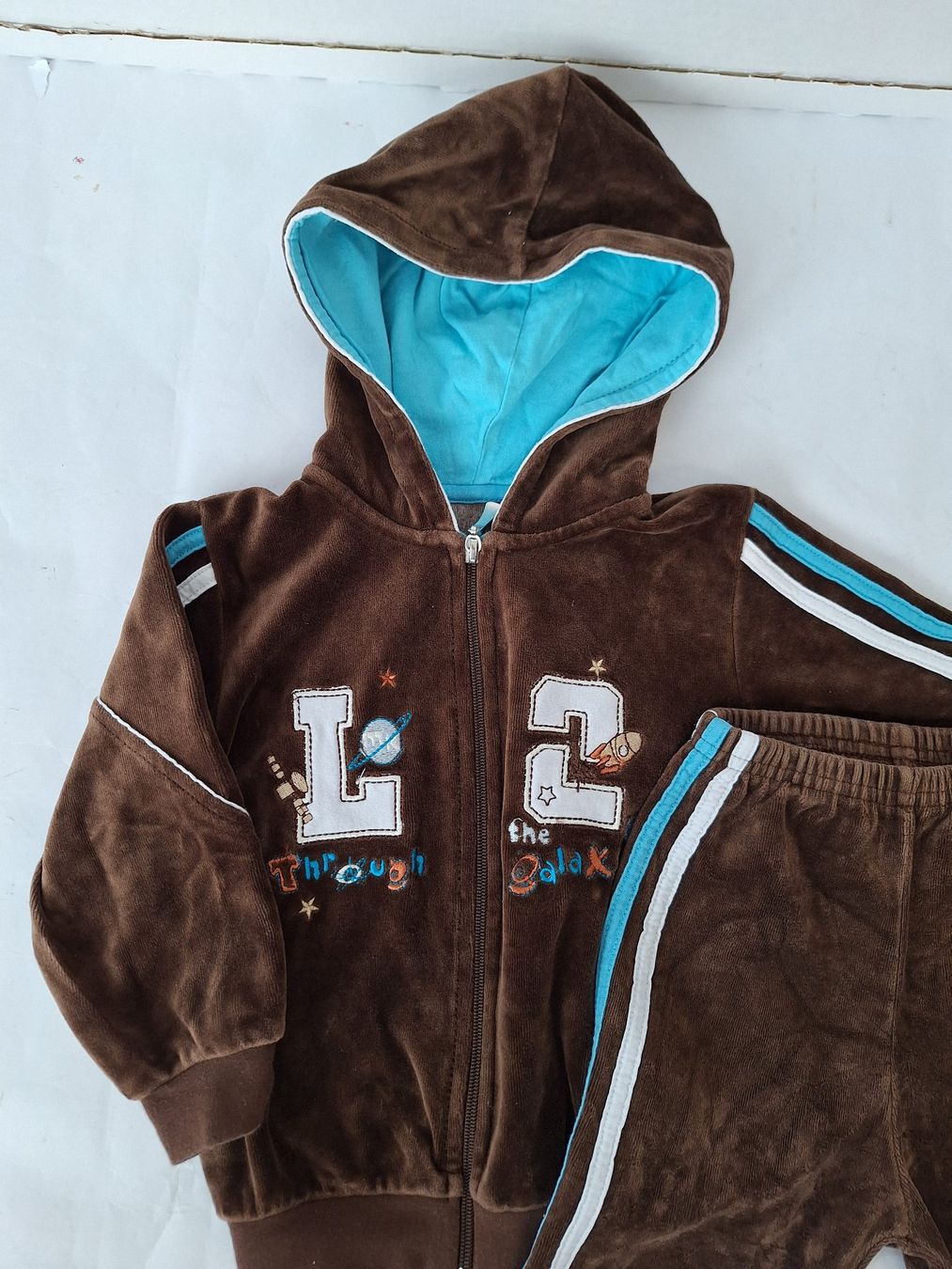 Lotti & Set di vestiti: Trainer Samt Kleinkind 98 – Usato da Chur venduto da copino 2