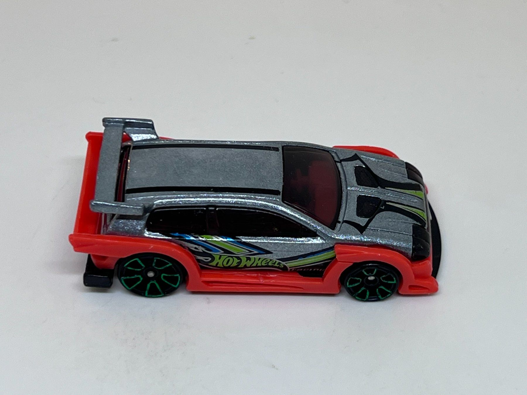 Hot Wheels Modellini d'auto: Hot Wheels Flight '03 #394 – Usato da Wildegg venduto da LaaBoutique 1