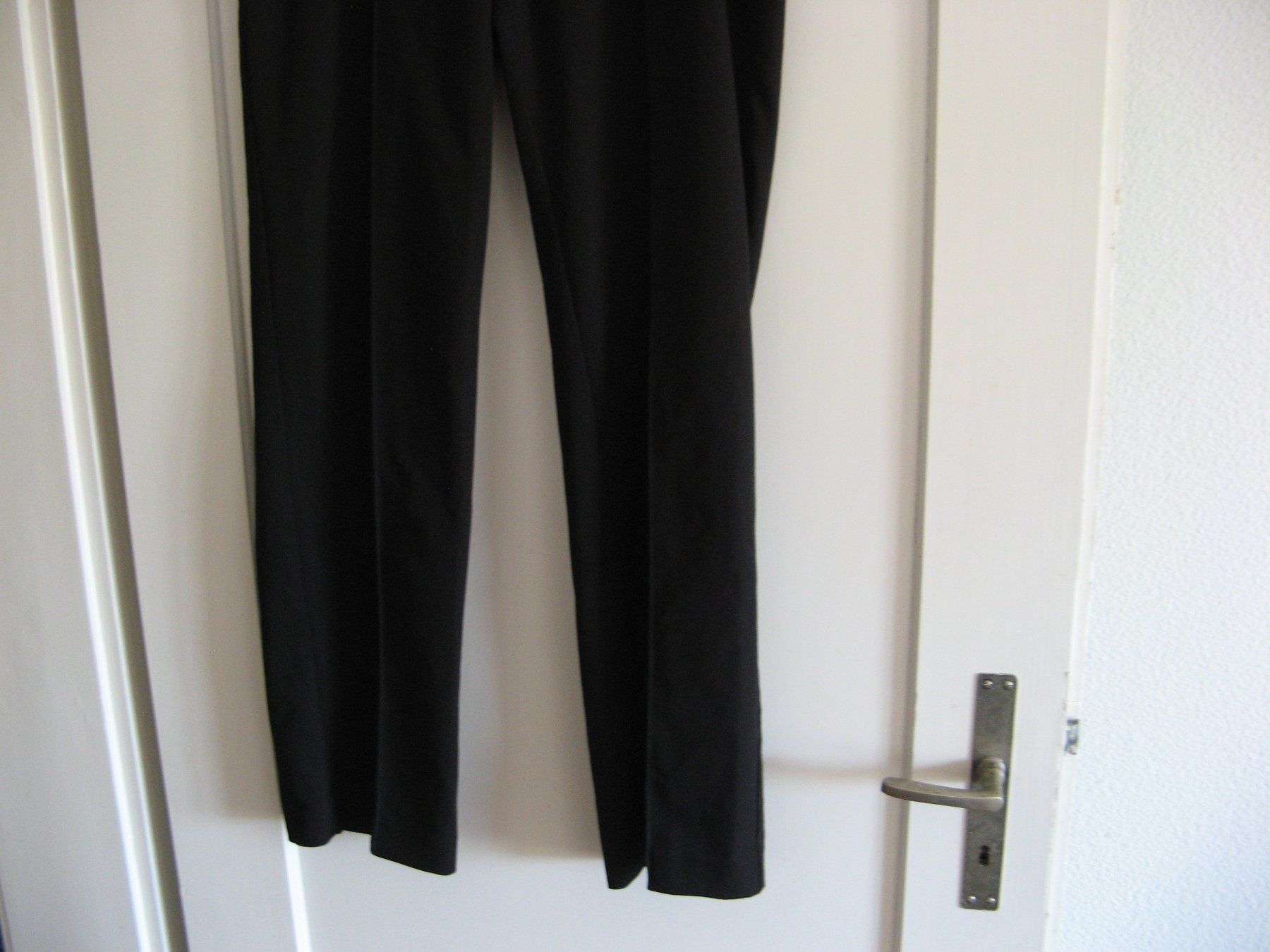 Na-kd Pantaloni: schwarze Hose Gr. 38 Na-kd – Usato da Zürich venduto da apil 2
