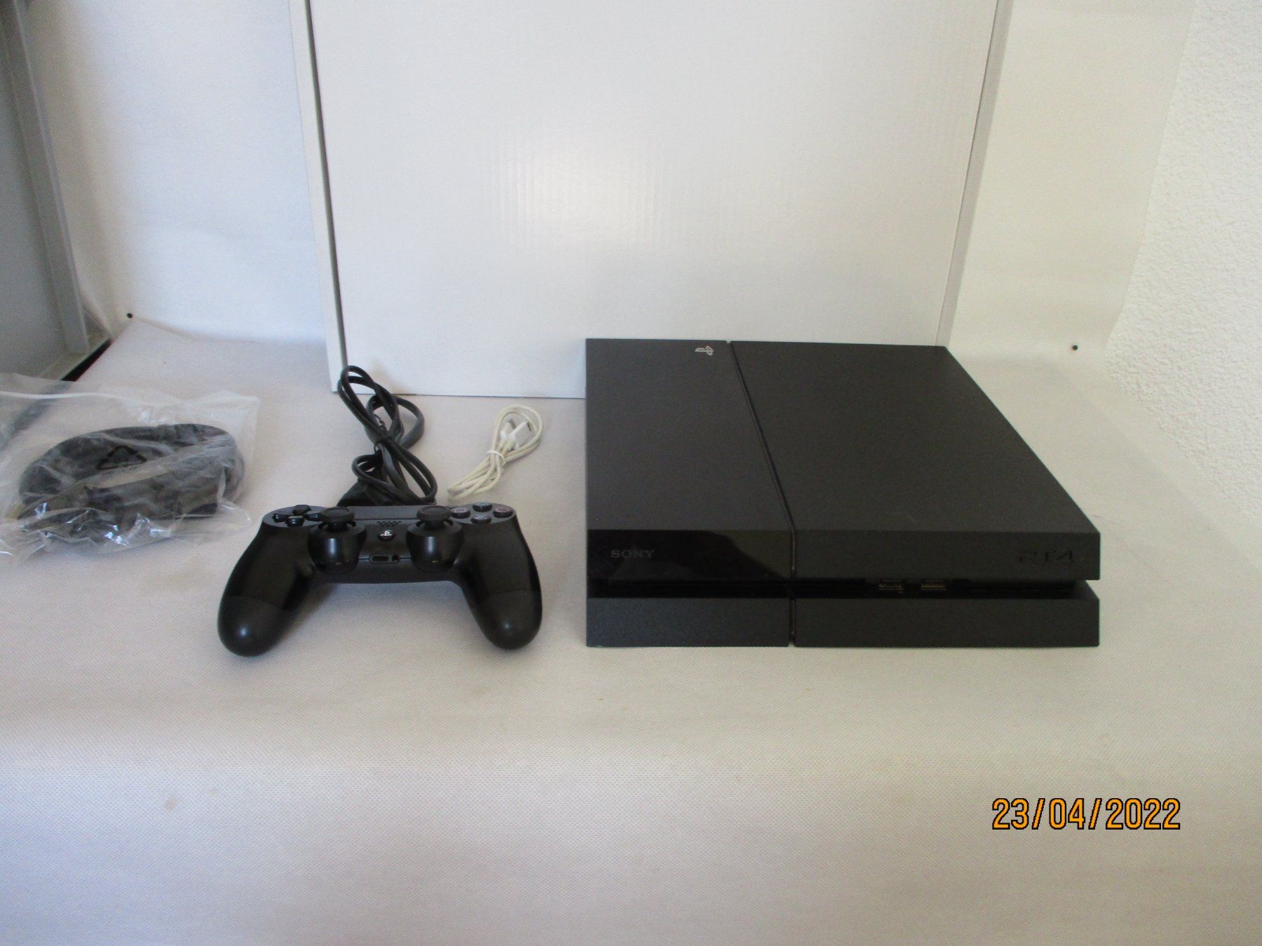 Sony Console: PS4 Konsole mit Zubehör – Usato da Liestal venduto da Disc-Point