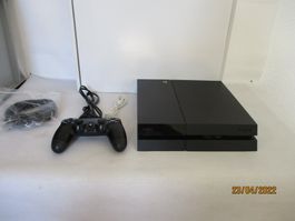 PS4 Konsole mit Zubehör
