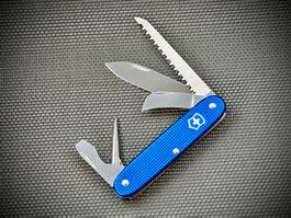 Victorinox Swiss Army 7 Alox (Pioneer Harvester) NEU - RAR