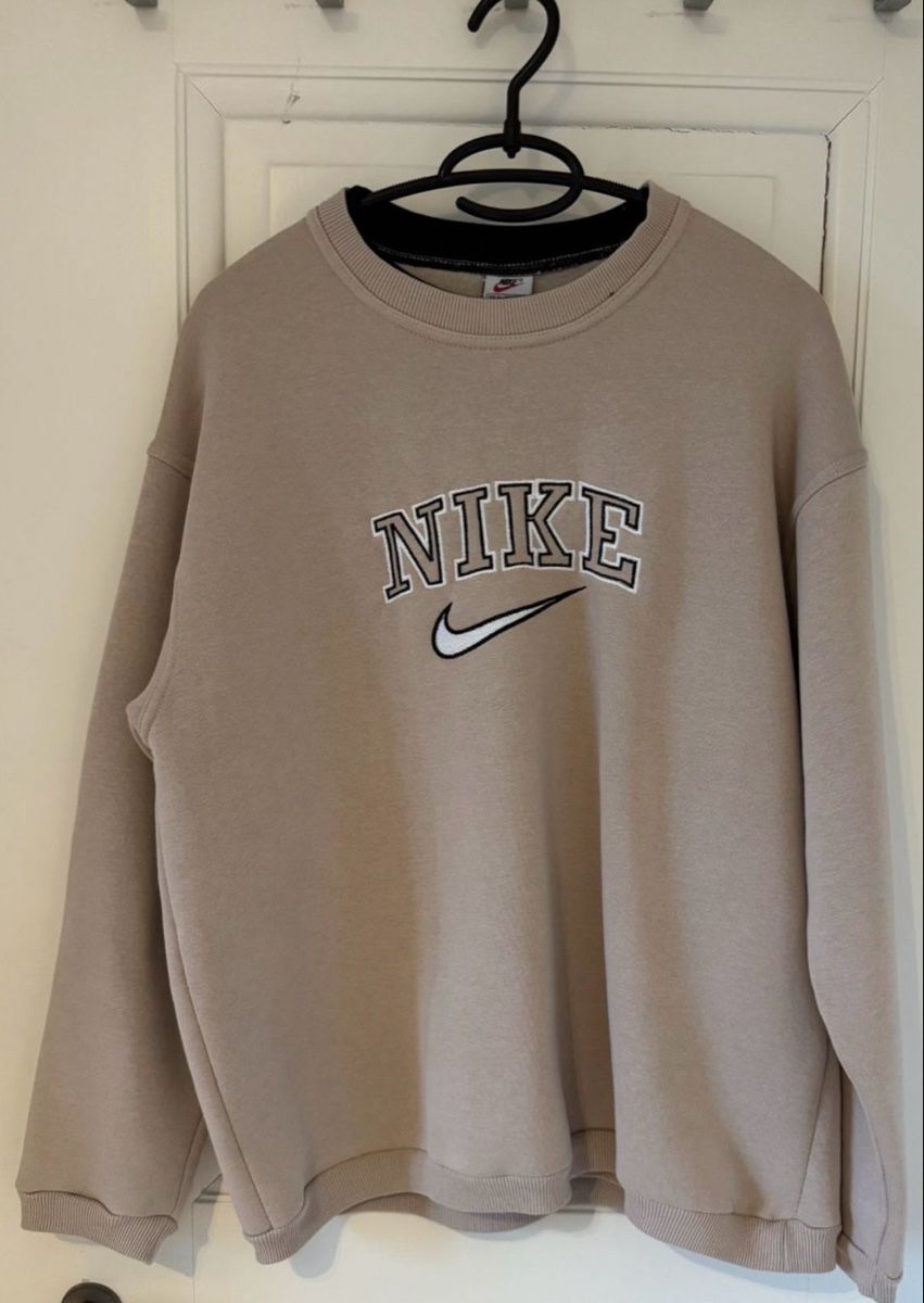 Nike Pullover & Sweatshirts: Nike Vintage Pullover Gr.M – Gebraucht aus Giswil von Ody2