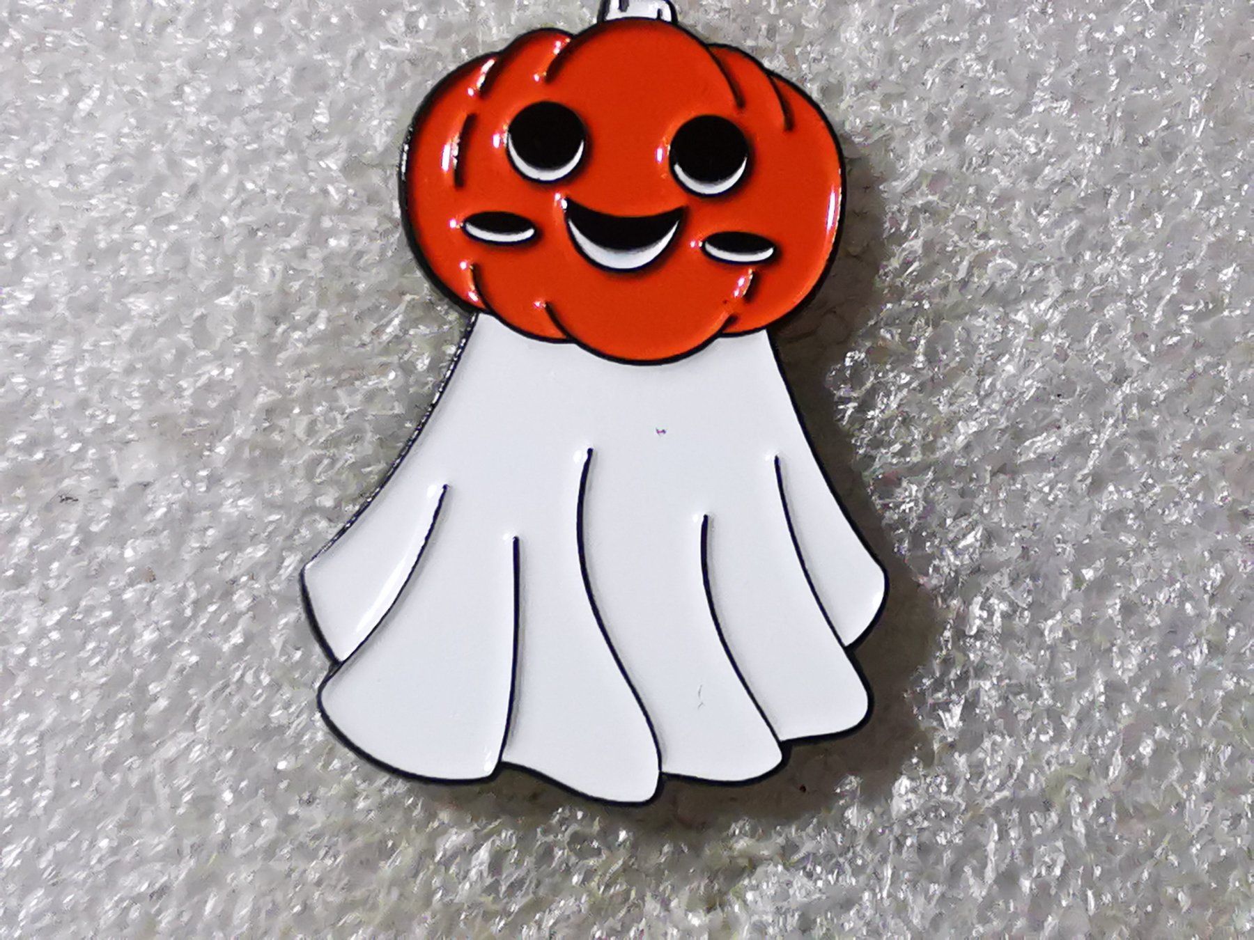 Plaketten & Abzeichen: Ansteckpin 16: Gespenst – Gebraucht aus Oppligen von Pin-Fall-Shop