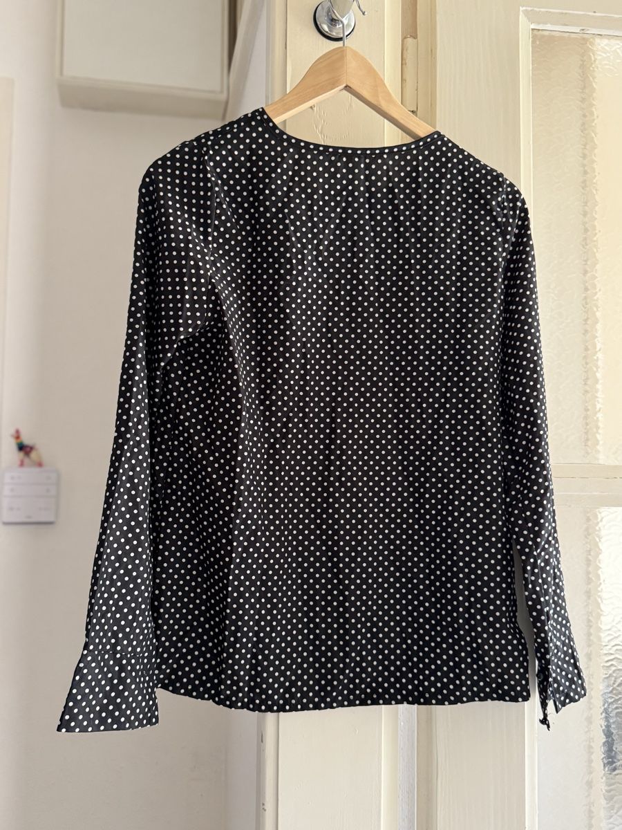 Camicette: Chic Black Polka Dot Blouse - Unworn – Nuovo (secondo la descrizione) da Zürich venduto da olalinda 1