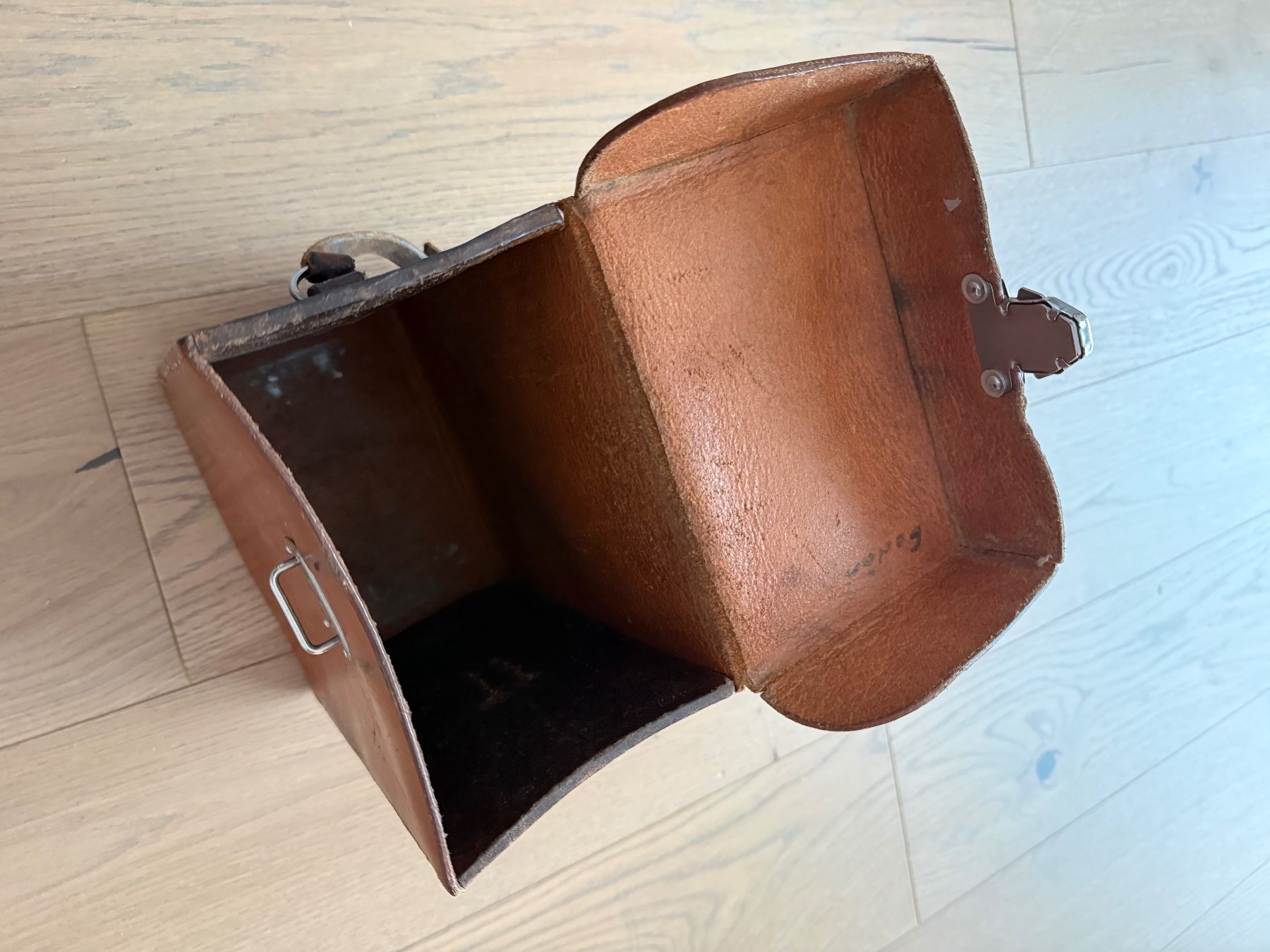 Schweizer Armee Taschen: Ledertasche CH Armee – Gebraucht aus Belp von daniel_1984 1