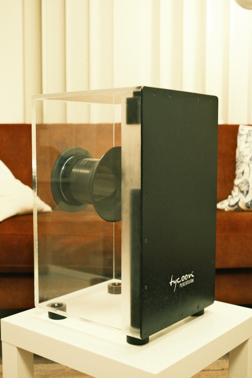Strumenti musicali: Acrylic Cajon by Tycoon Percussion  + Cajon Port + Gewa case – Usato da Villars-Burquin venduto da loricmat 4