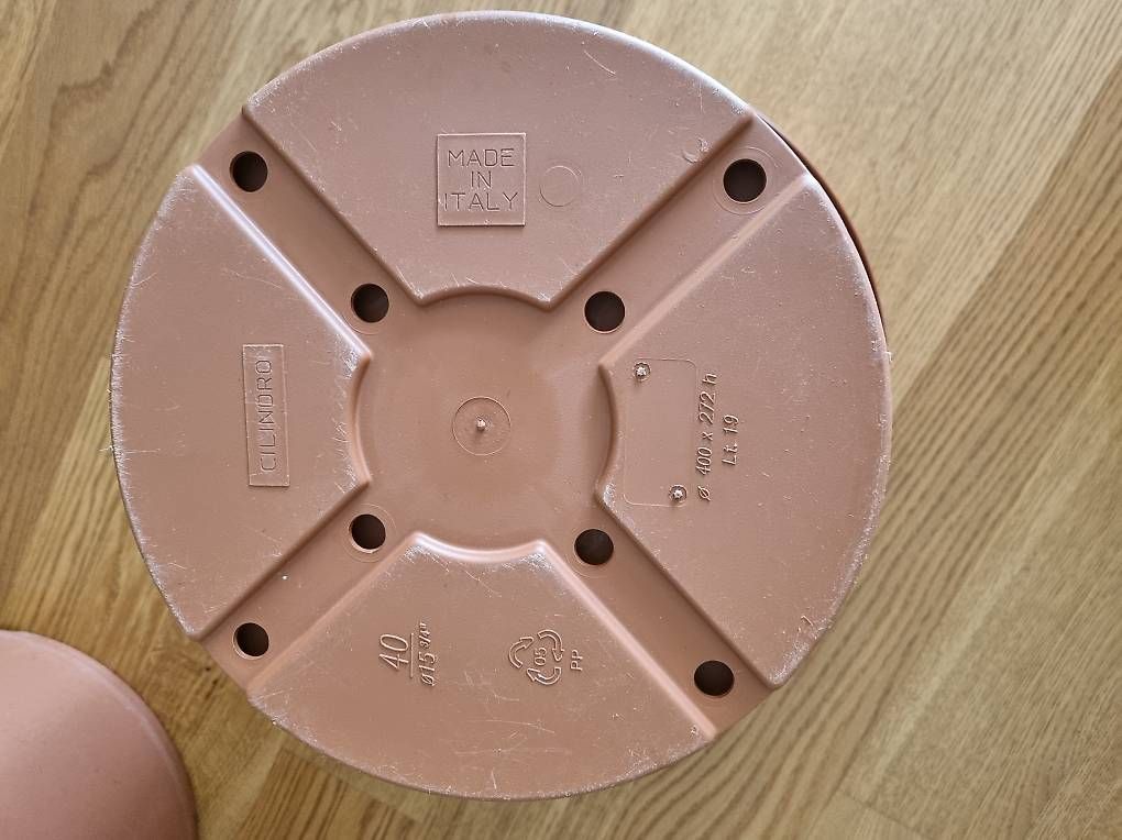 Pots de fleurs: Töpfe aus Plastik – D'occasion à Gelfingen par GaelleBr 3