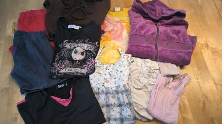 un lot de 10 habits taille 128 fille
