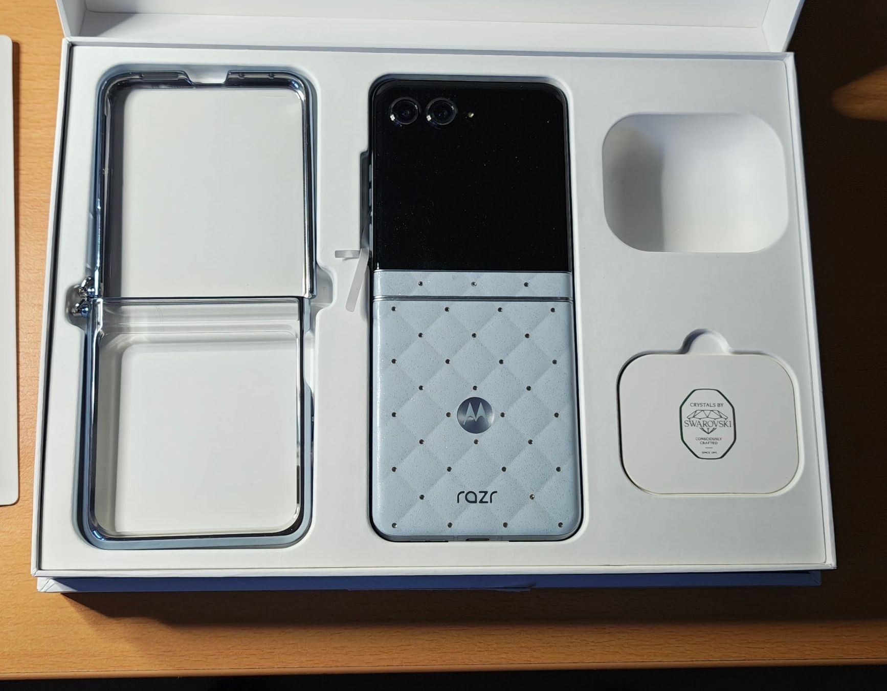 Motorola Telefoni cellulari / Smartphones: Motorola RAZR 60 Swarovski Edition – Usato da Altstätten SG venduto da Handyfan