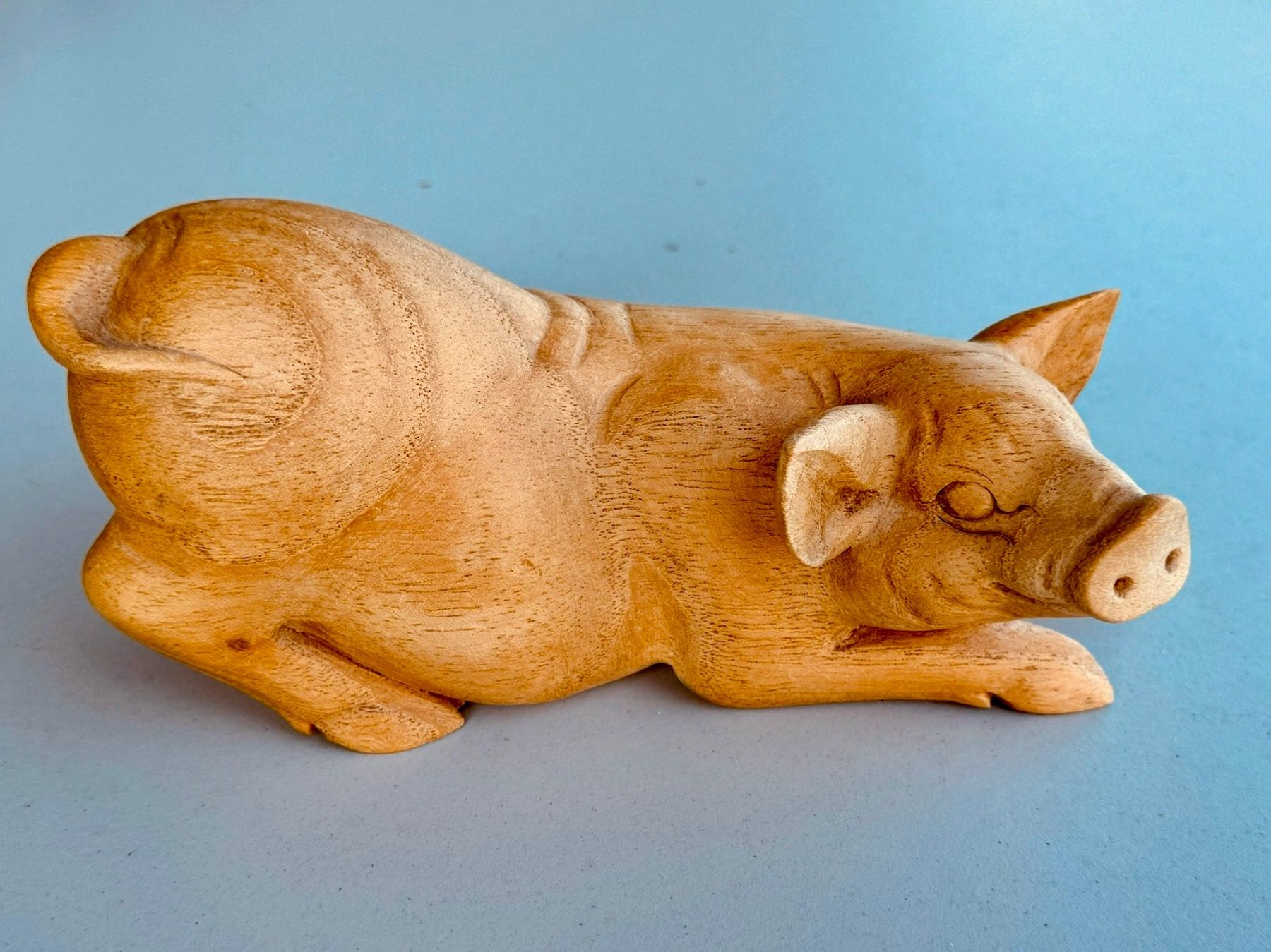 Figuren: Handgeschnitzte Holzfigur eines Schweins – Gebraucht aus Oberrieden von pet_n2c2