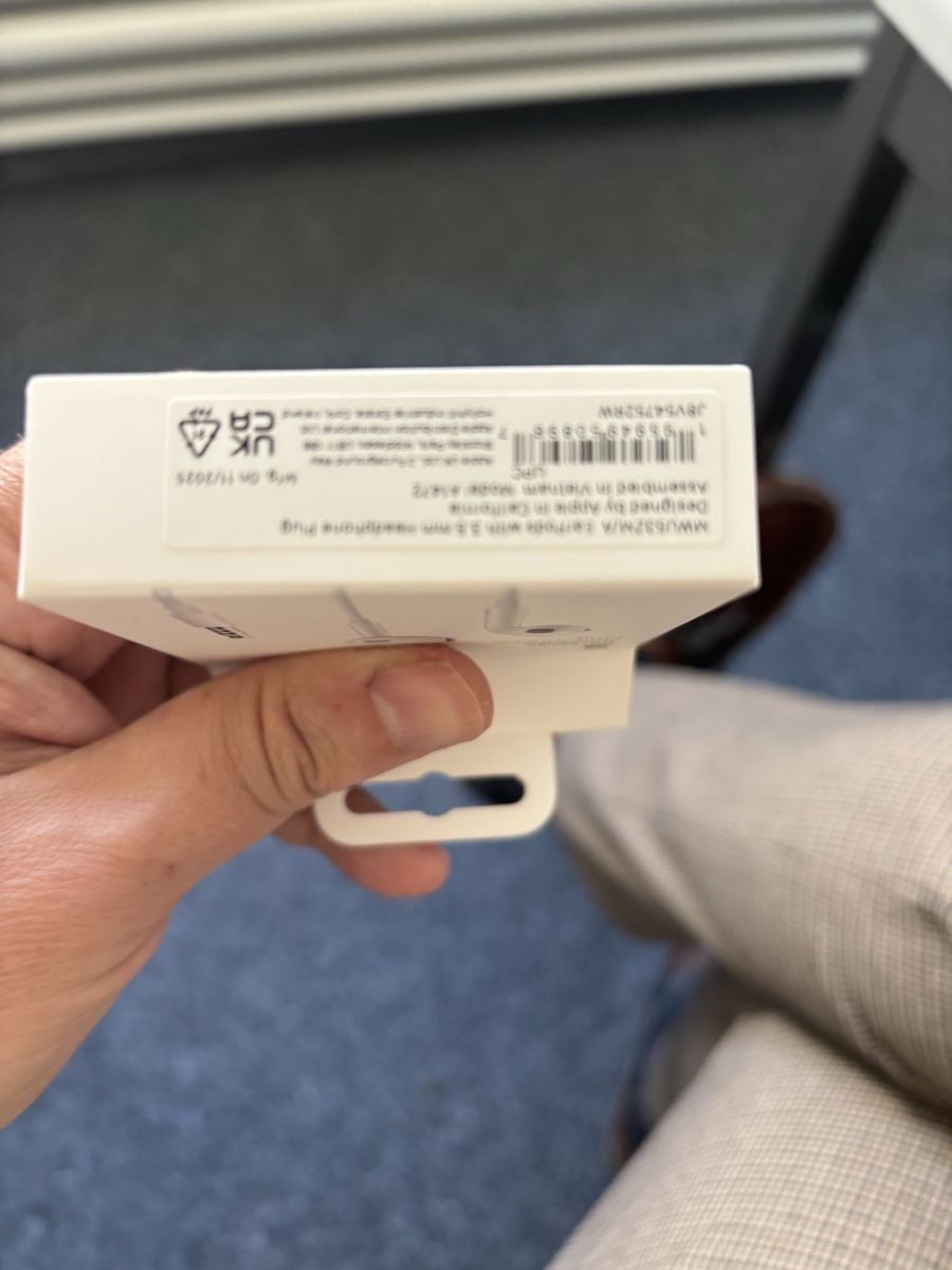 Apple Kopfhörer: EarPods Headphone Plug – Neu und originalverpackt aus Bern von Adriana2016 1