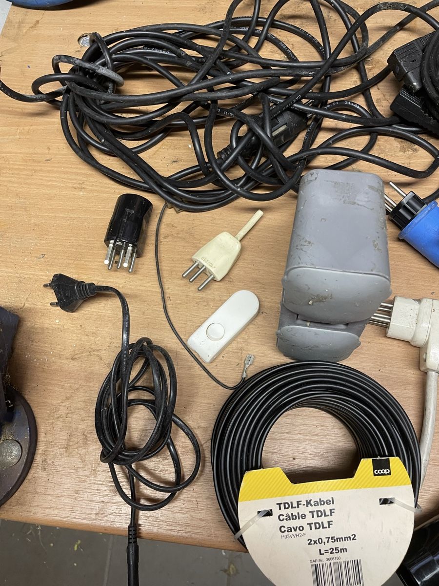 Spine: Elektrosachen, Kabel , Stecker etc – Usato da Felben-Wellhausen venduto da pisa08 5
