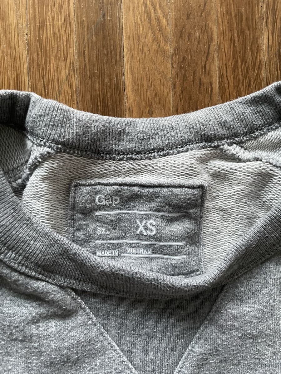 Gap Pullover & Sweatshirts: GAP sweatshirt grey – Gebraucht aus Zürich von Anil_sag 2