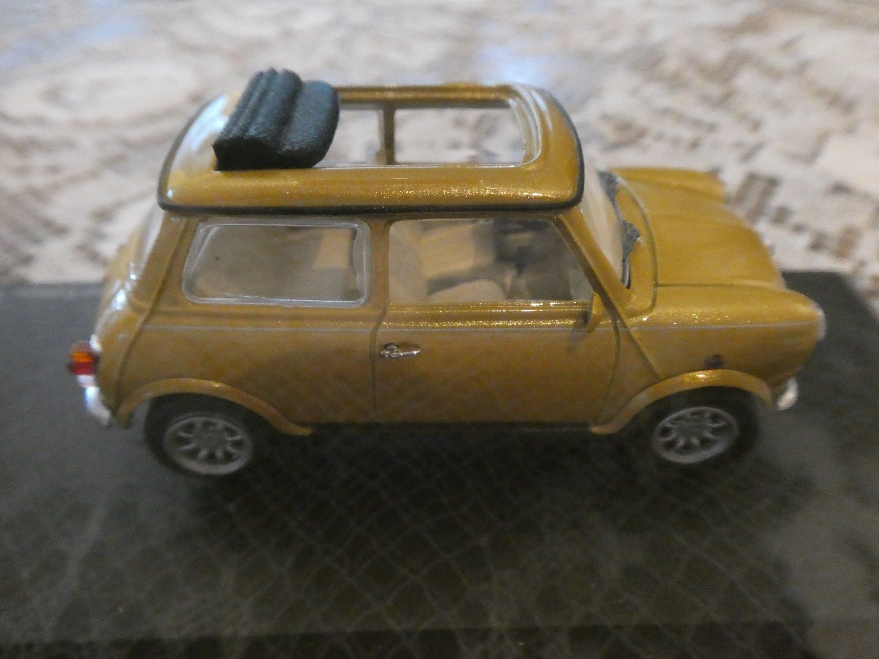 Schuco Modellini d'auto: Modellauto Mini Cooper Gold von Schuco – Nuovo e nell'imballaggio originale da Basel venduto da Robyn