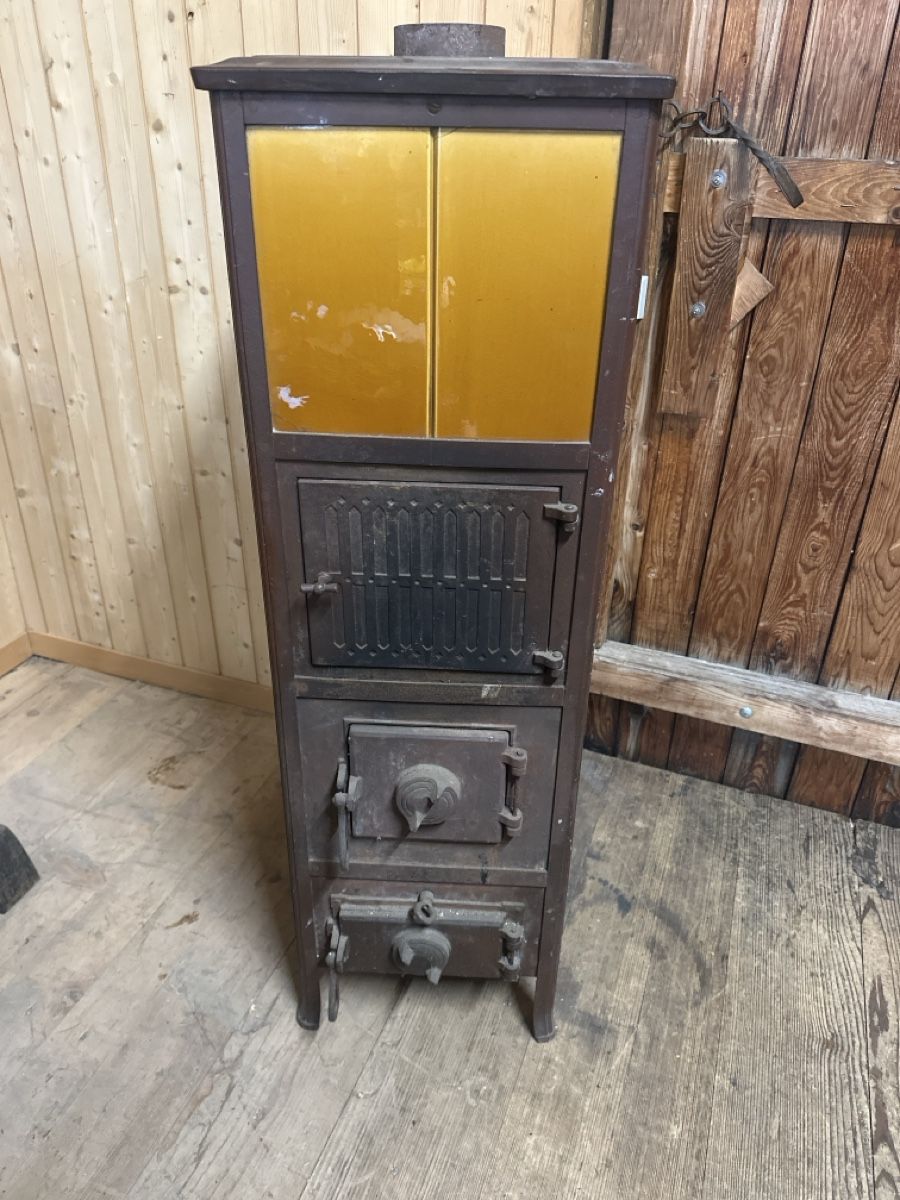 Altri mobili d'antiquariato: Antiker Ofen – Usato da Baar venduto da Hillsboro 1