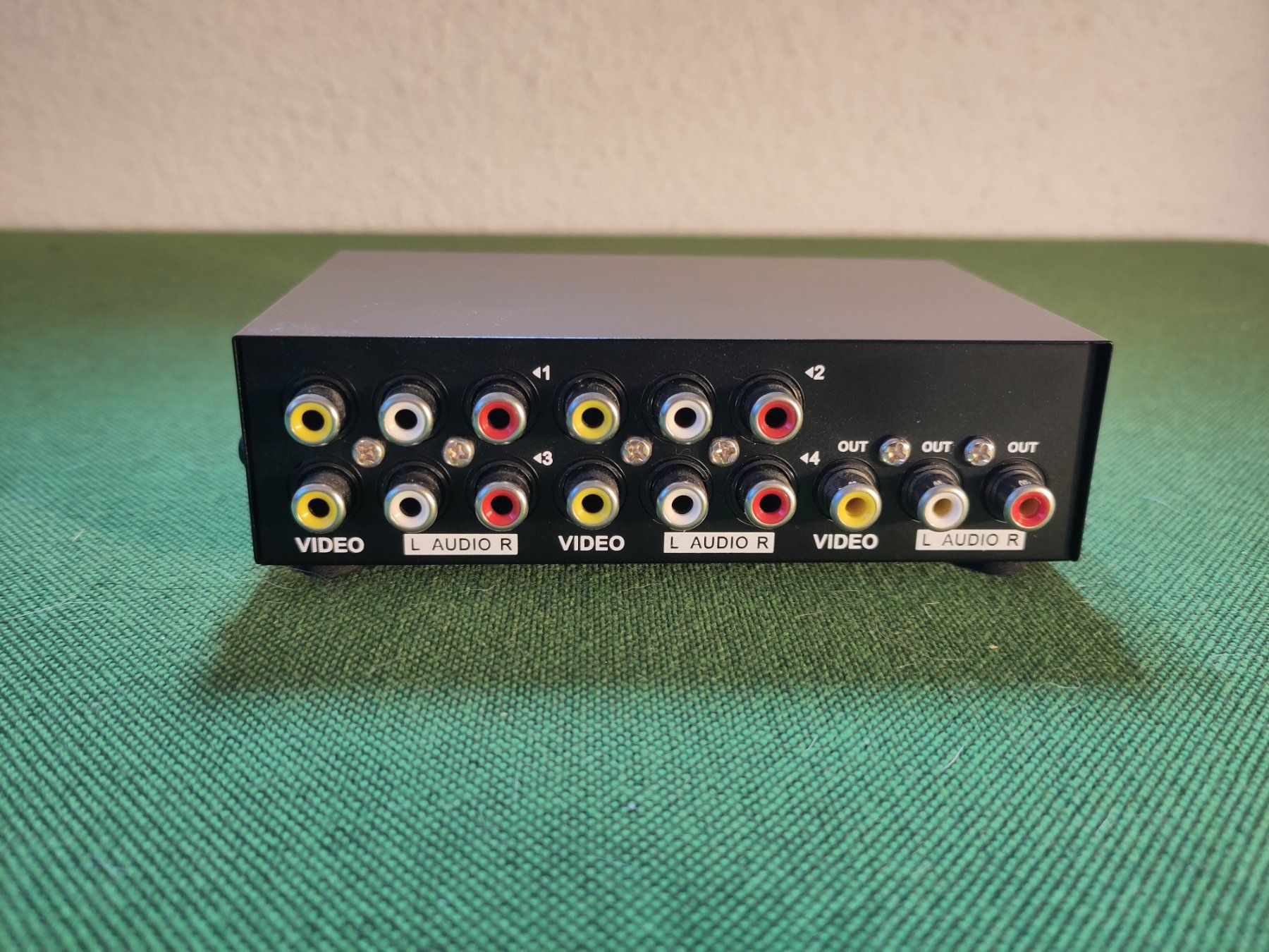 Unità & Adattatore: Delock 4 Port Video Audio Switch – Usato da Zürich venduto da akugou 1