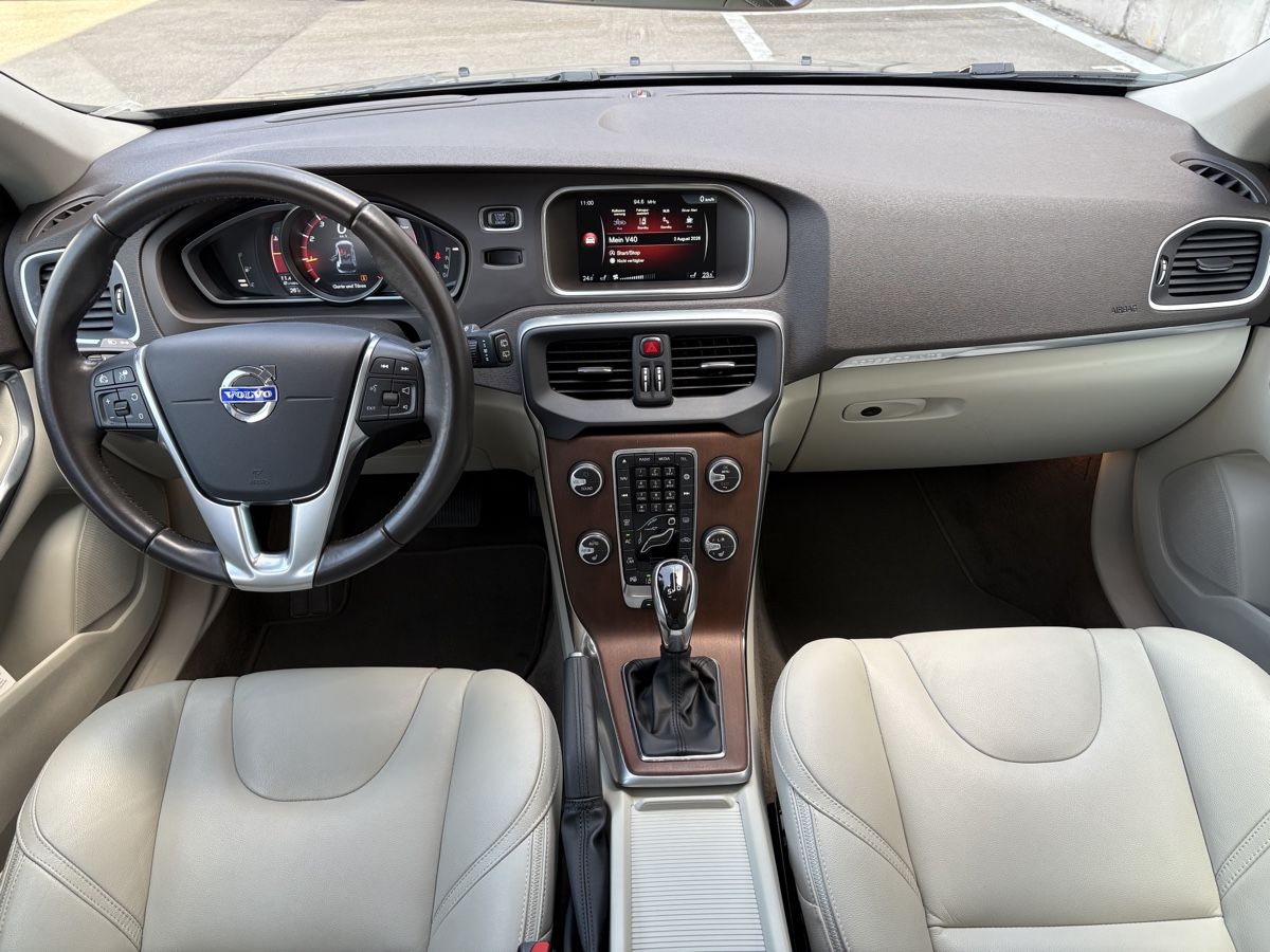 Volvo Autos: Volvo V40 CC T5 – D'occasion à Tann par handel68 8