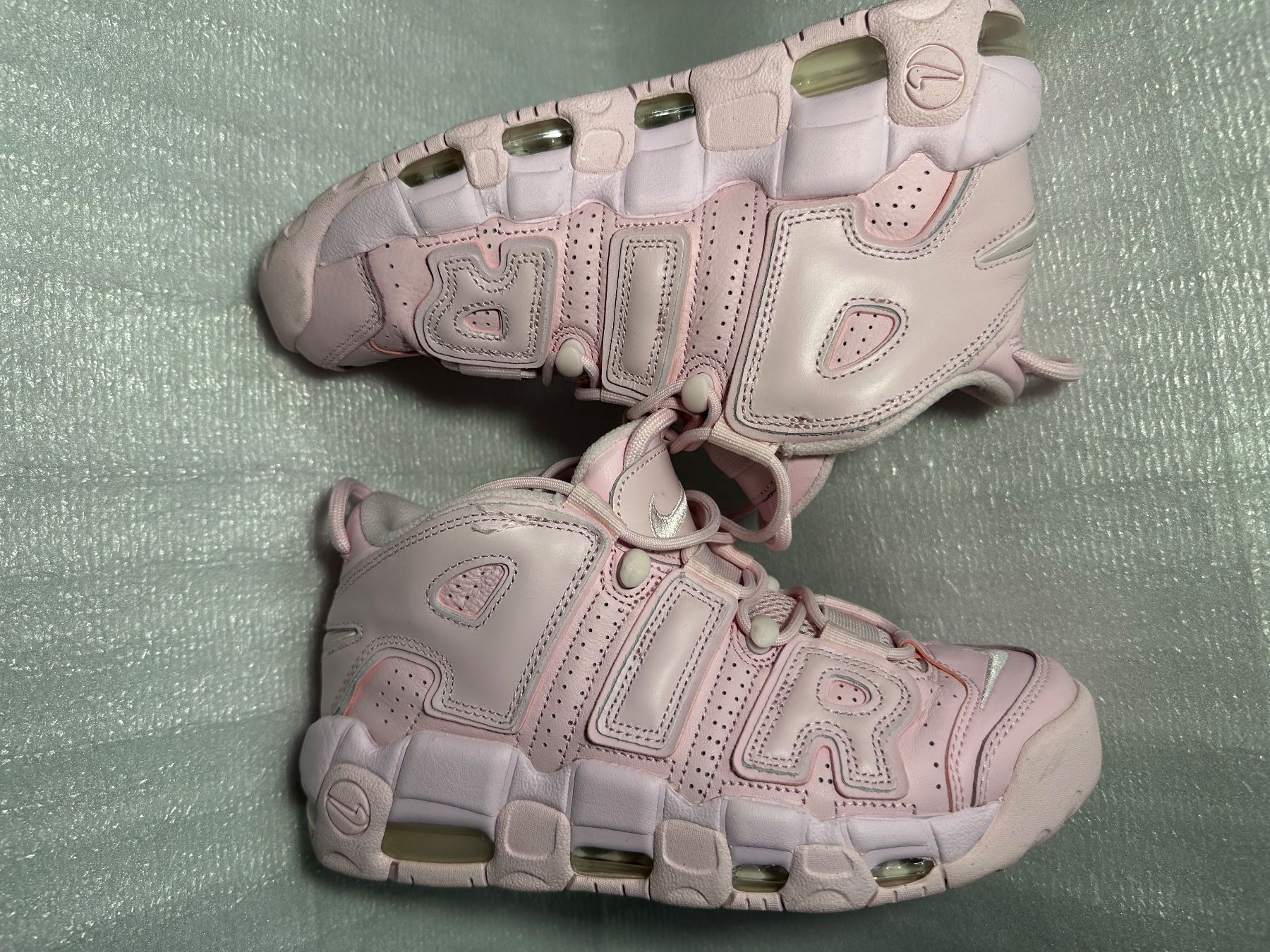 Nike Scarpe da donna: Nike Air More Uptempo "Pink Foam – Nuovo (secondo la descrizione) da Onex venduto da eri_jx6q