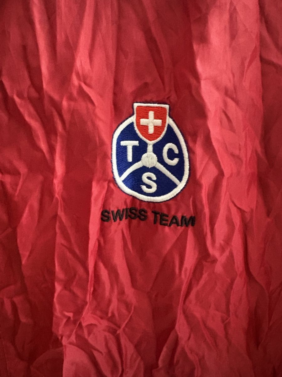 Giacche: Coupe-vent US Basic TCS Swiss Team rouge Size XXL – Usato da Neuchâtel venduto da sharposneaks 2
