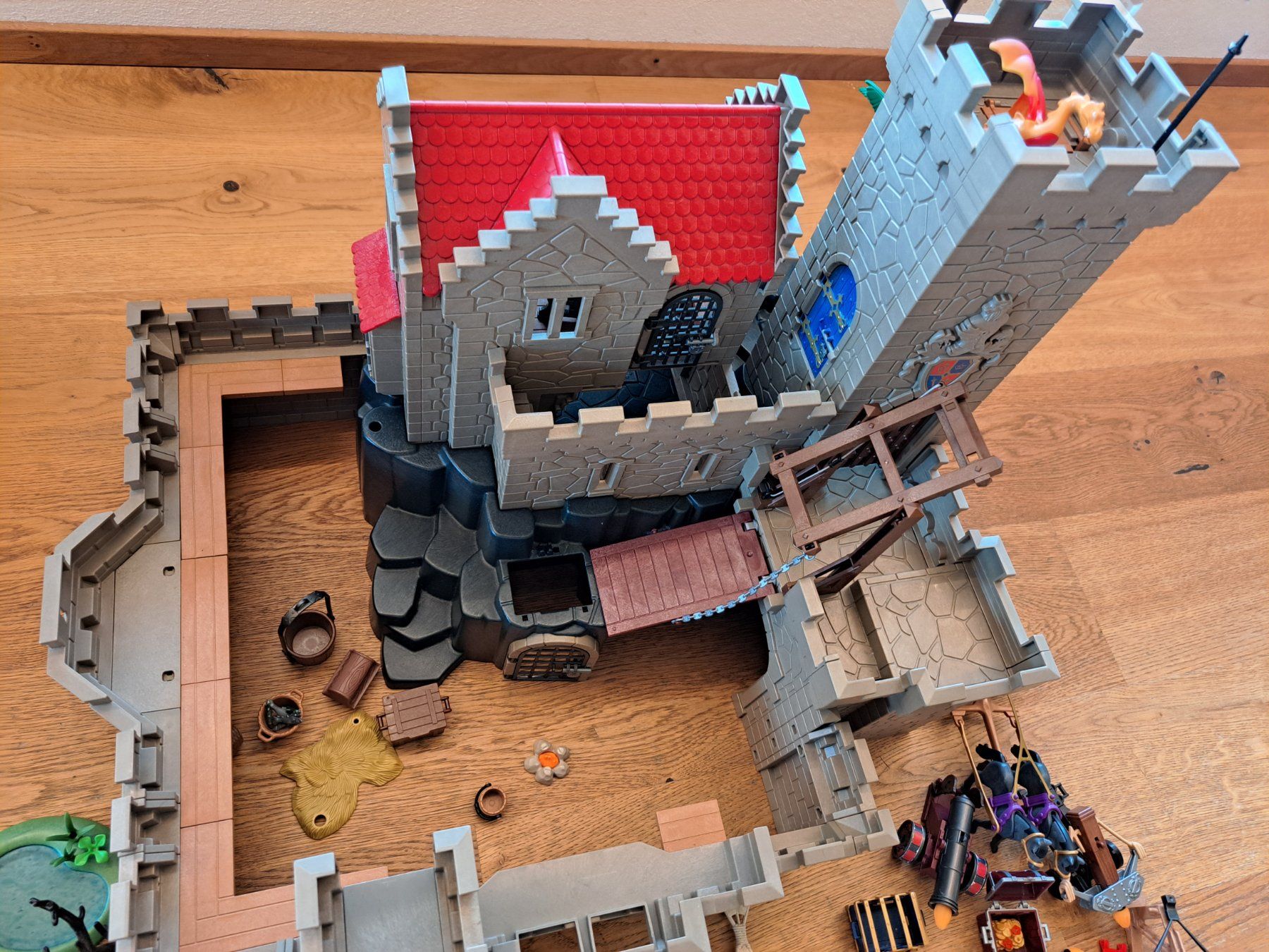 Playmobil Spielzeuge: PLAYMOBIL Ritterburg – Gebraucht aus Rickenbach LU von Ruwani 3