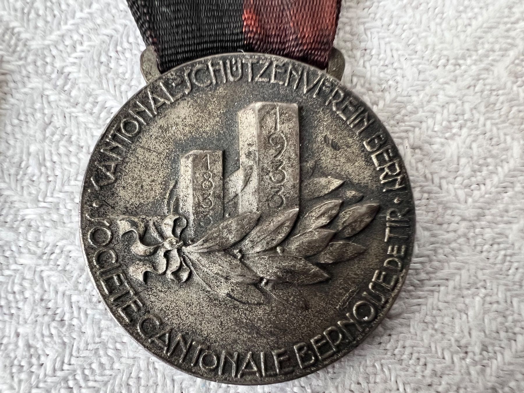 Médailles: 6 Abzeichen, Medaillen – D'occasion à Münchenbuchsee par Atego 2