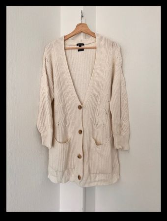 Cream Massimo Dutti cardigan, size S. Perfect for Fall!