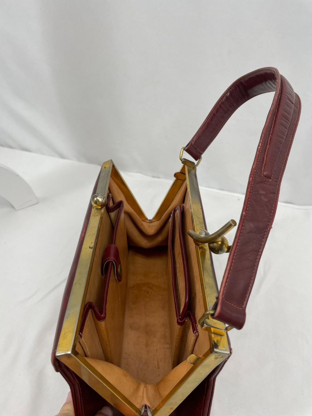 Taschen für Damen: Sac à main bordeaux – Gebraucht aus Lausanne von PlusValue_Lausanne 4