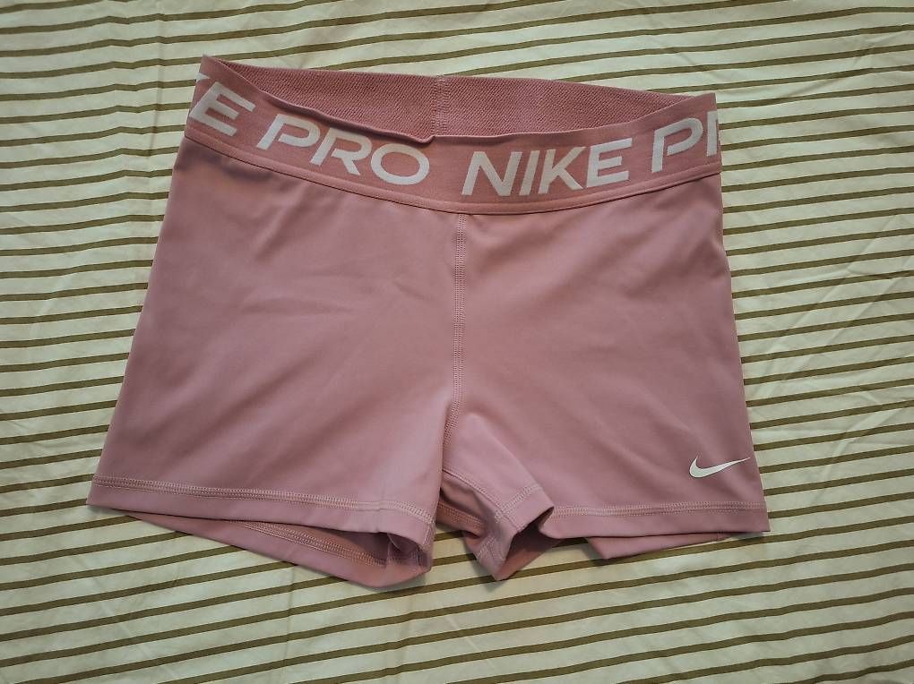 Nike Pantaloni: Nike Sport Shorts M rosa – Usato da Pfäffikon ZH venduto da wavto