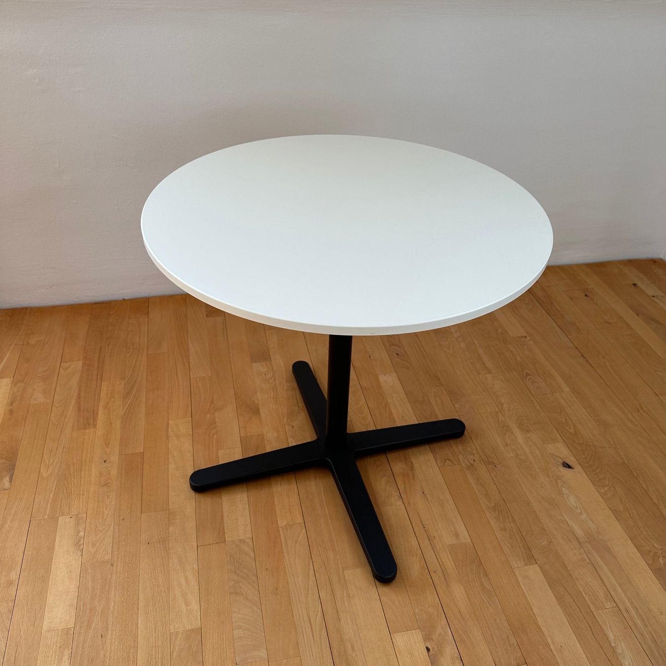 Vitra Tavoli: Vitra Bistro Table – Usato da Zürich venduto da Zapro