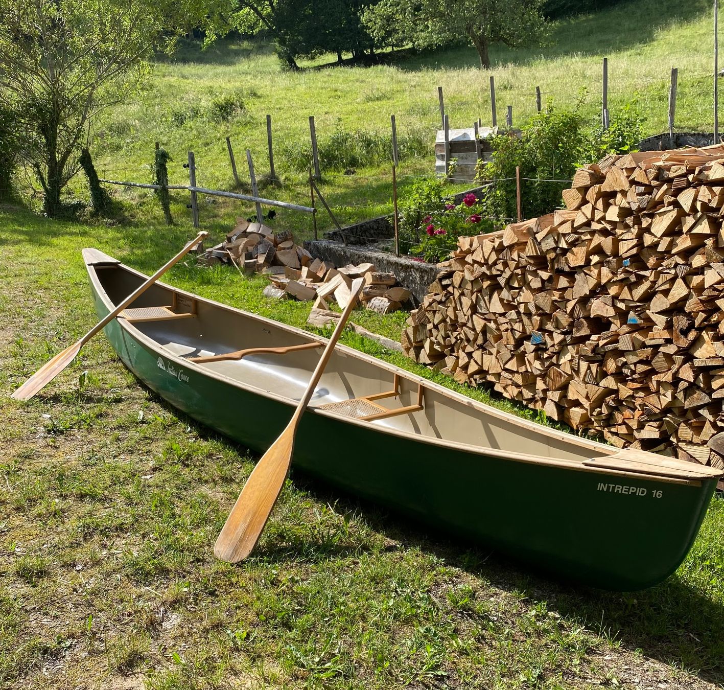 Intrepid Barche: Indian Canoe Intrepid 16 – Usato da Roches BE venduto da Anamun