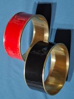 Zwei Vintage Armreifen aus Messing Rot & Schwarz