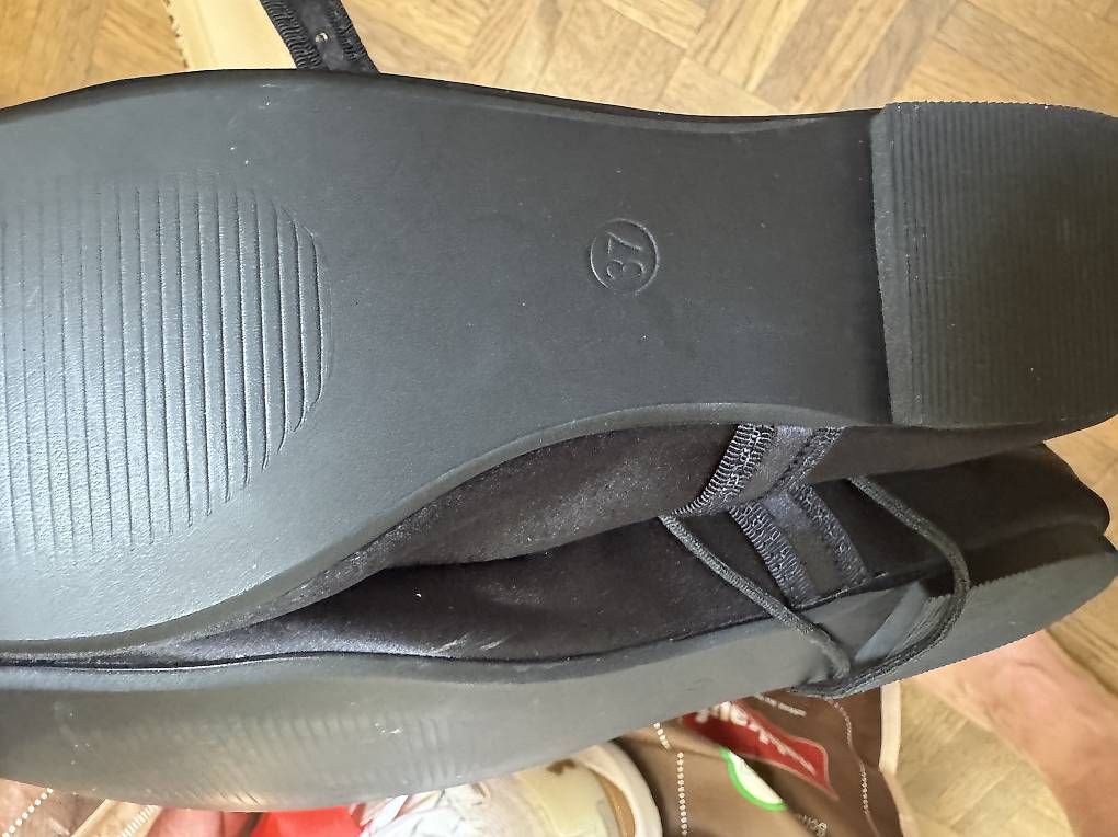 Damenschuhe: Ballerinas aus schwarzem Stoff Grösse 37 – Gebraucht aus Chur von LeyDi.Lela 1