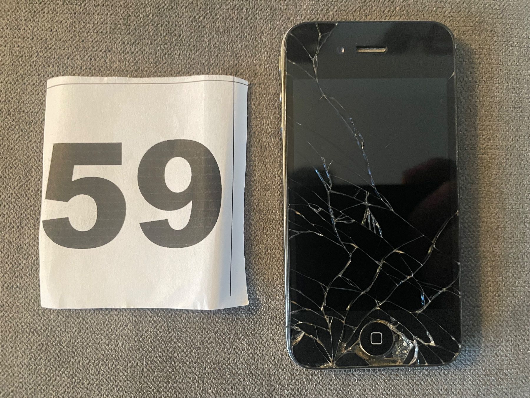Apple Telefoni cellulari / Smartphones: Apple IPhone 4 A1332  - Pour pièces ou restauration – Difettoso da Denges venduto da Ricautomotive