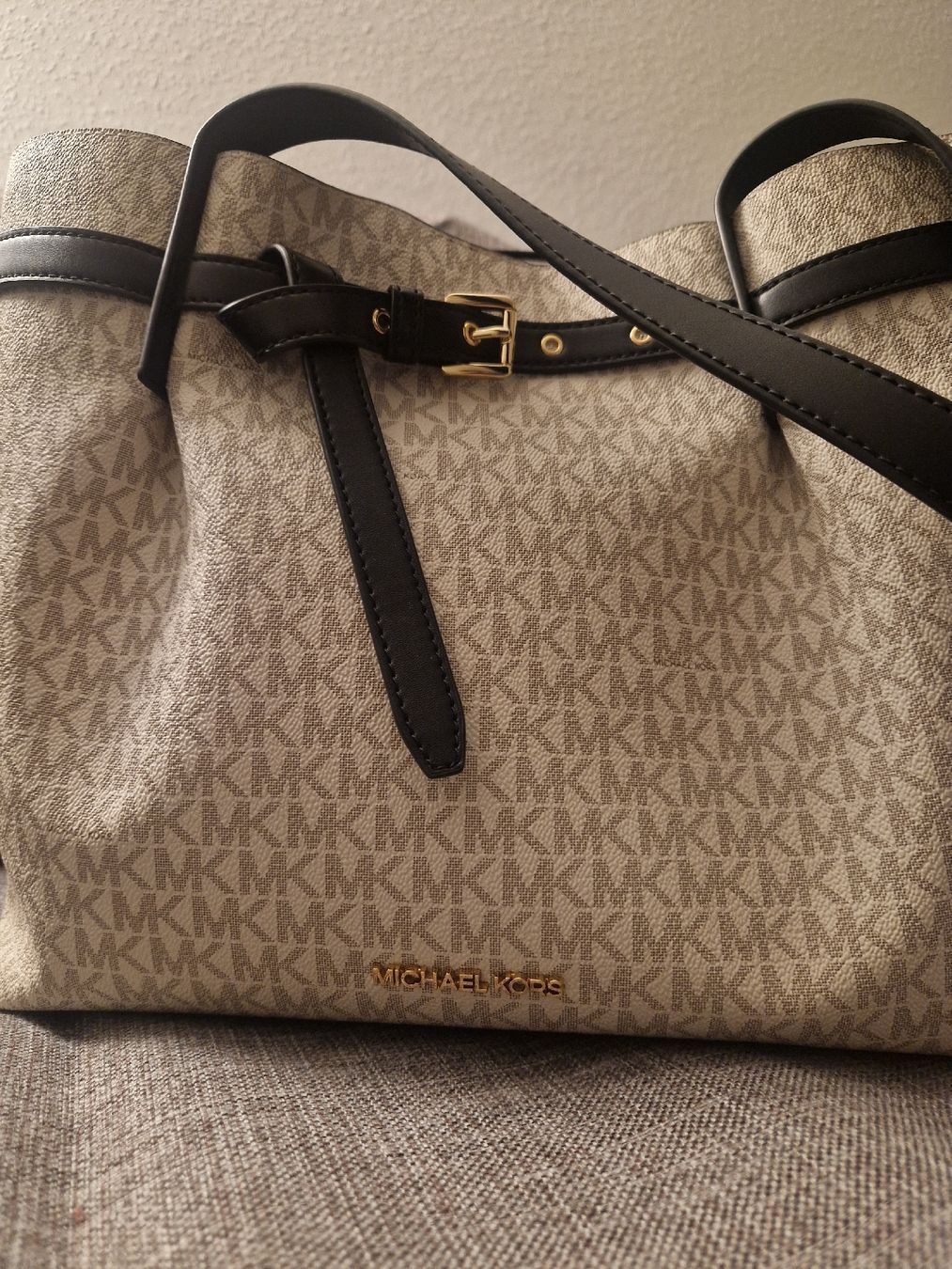 Michael Kors Taschen für Damen: Michael Kors Tote Bag - Stylish and Spacious MK – Gebraucht aus Basel von bas_6kfg 1