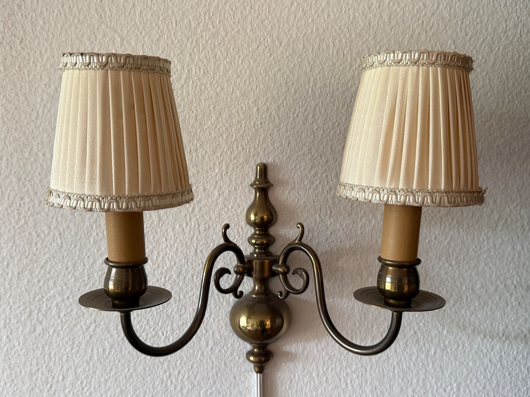 Lampade: 2 elegante Messing-Wandlampen mit Stoffschirm – Usato da Itingen venduto da uhu777 1