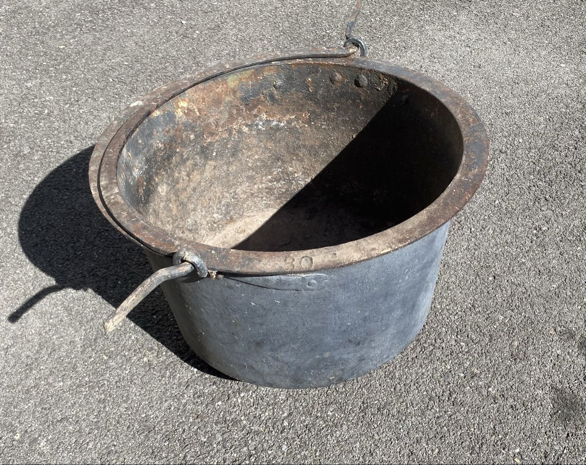 Vasi per fiori: Ancien chaudron pour déco – Usato da Concise venduto da collinet.1426