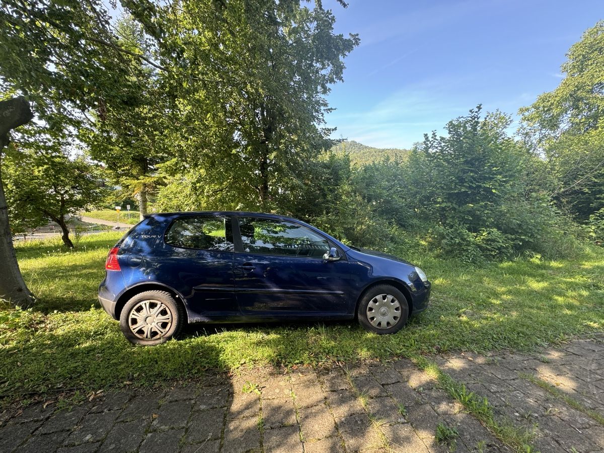 VW Automobili: VW Golf Vl Tour – Usato da Zürich venduto da Sim77 1
