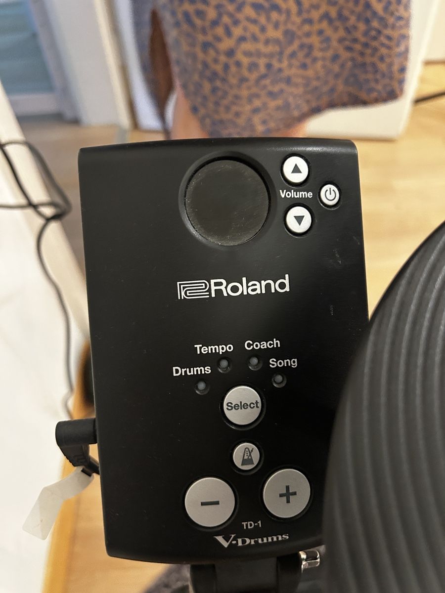 Roland Instruments de musique: Roland V-Drums TD1 – D'occasion à Zürich par lea_2h6k 4