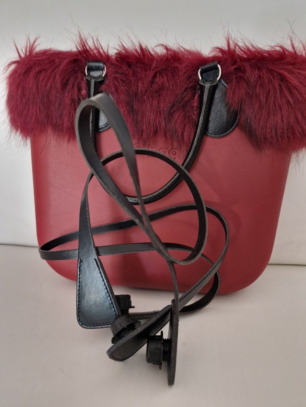 Obag Borse da donna: O Bag bordeaux con bordo pelliccia – Usato da Arbedo venduto da Gyn 2