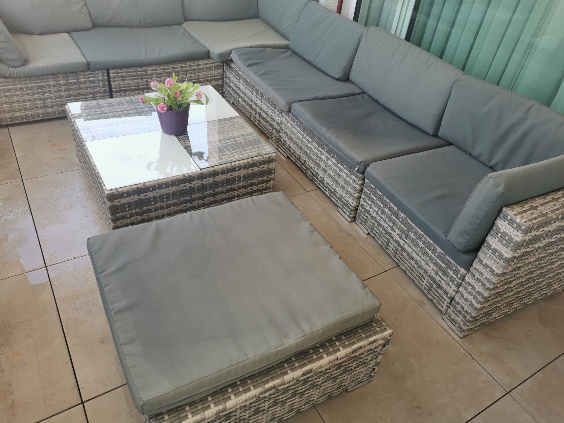 Set di tavolo e panche: Garten Sitzgruppe Polyrattan grau mit Glashaustisch und H... – Usato da Niederglatt ZH venduto da Dario110 1