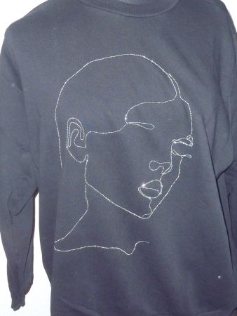 pull noir motif visage marque H&M taille M pour femme