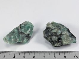 Smaragd in Matrix Rohsteine 36mm 2Stk. 22 Gramm