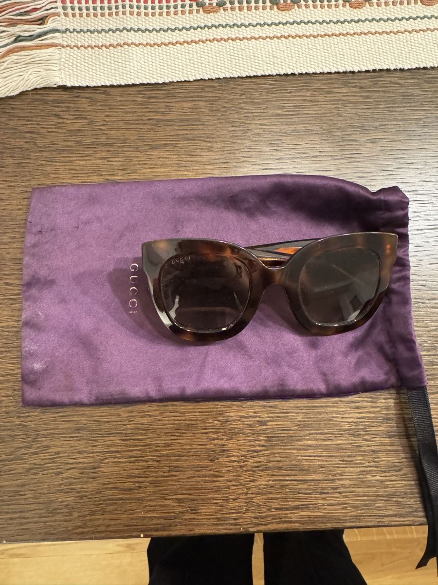 Gucci Occhiali & Lenti: Gucci Sunglasses GG0208S Tortoise Shell with Pouch – Usato da Zürich venduto da flo_8yph