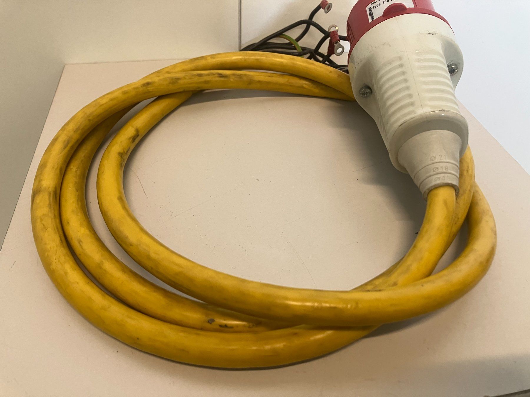 Elettrotecnica: gebr. Starkstromkabel mit CEE 32A Stecker/7-Polig ab 1.- – Usato da Lichtensteig venduto da Buy24International 4