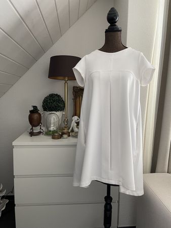 Elegantes A-Linien-Kleid – Minimalistisch & Feminin