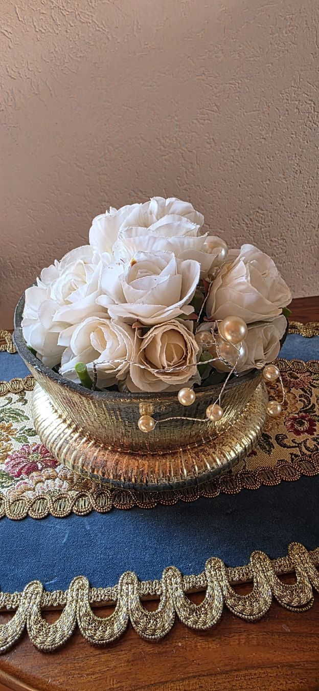 Tutte le decorazioni: Dekoratives Arrangement mit Rosen – Usato da Wolfhalden venduto da Nati-Nati